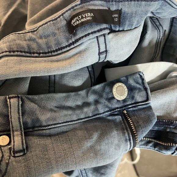 Simply Vera Vera Wang Skinny Jeans Embroidered Women Size 12 Capri Light Denim - Picture 9 of 11